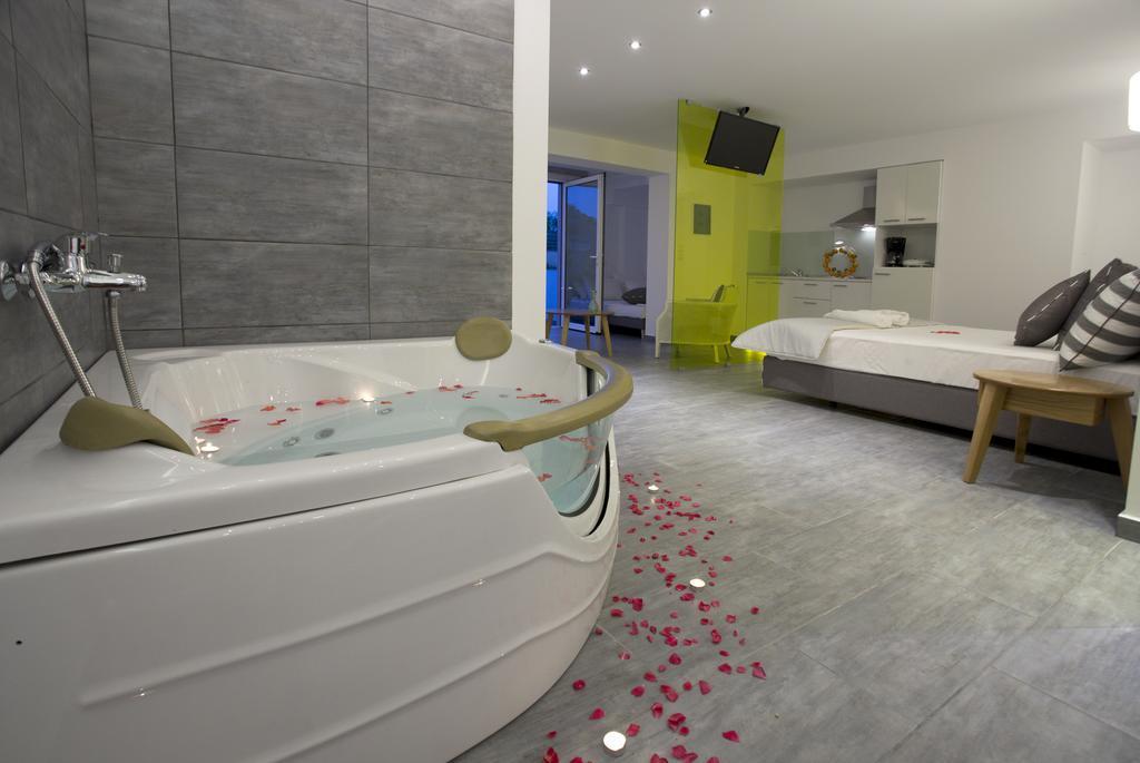 Kapahi Seaview Hotel Apartments بوتوس المظهر الخارجي الصورة